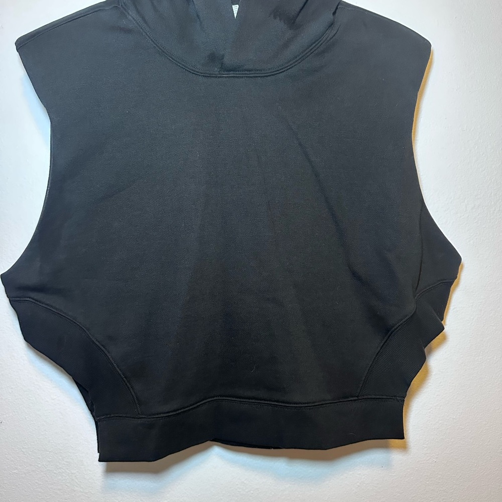 ALO Yoga Black Sleeveless Crop Muscle Tee